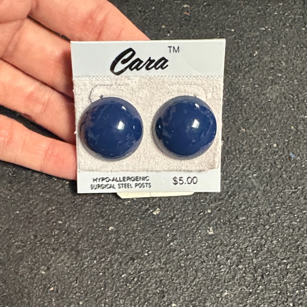 Cara 90s Blue Stud Earrings